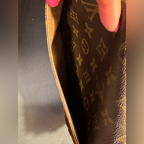 Louis Vuitton Clutch/Crossbody - Picture 8 of 13